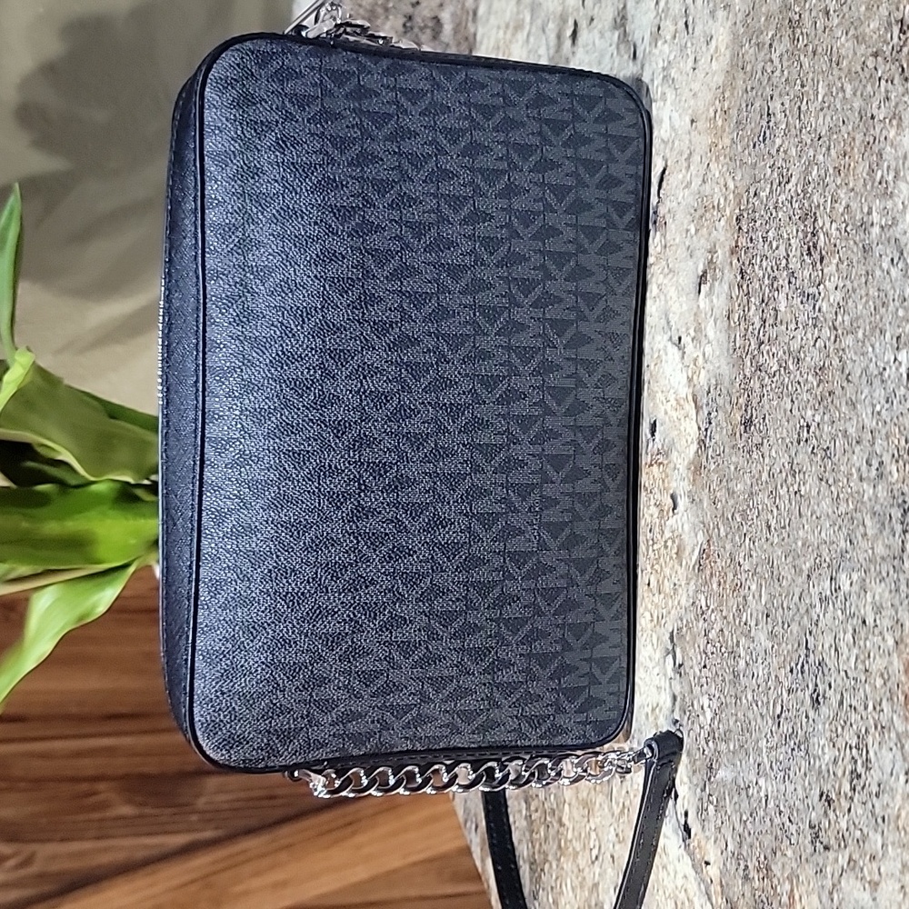 Michael Kors NWOT Jet Set Black Large Crossbody Bag - Picture 5 of 8
